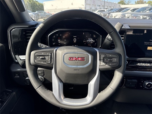 GMC Sierra 1500 Vehicle Full-screen Gallery Image 14