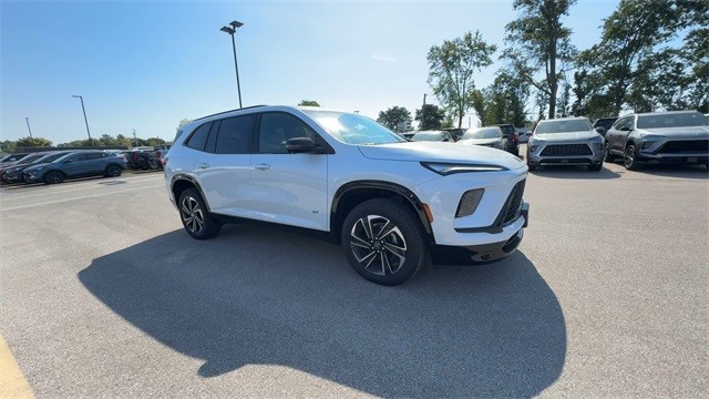 Buick Enclave Vehicle Full-screen Gallery Image 02