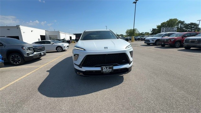 Buick Enclave Vehicle Full-screen Gallery Image 03