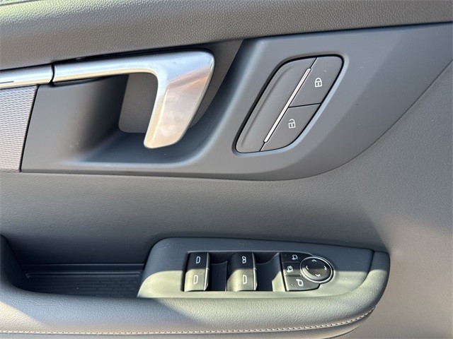 Buick Enclave Vehicle Full-screen Gallery Image 13