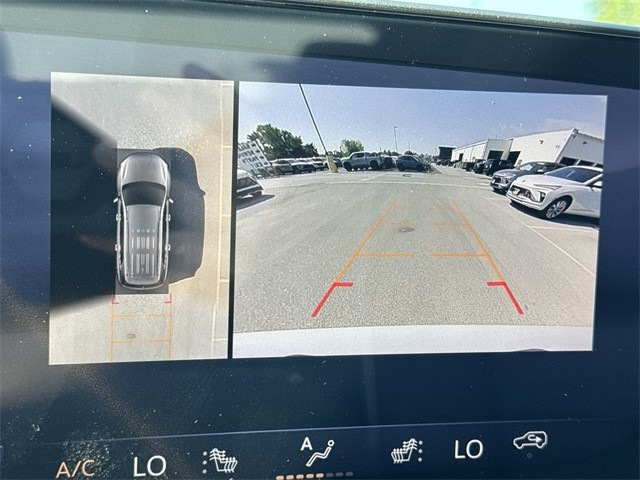 Buick Enclave Vehicle Full-screen Gallery Image 17