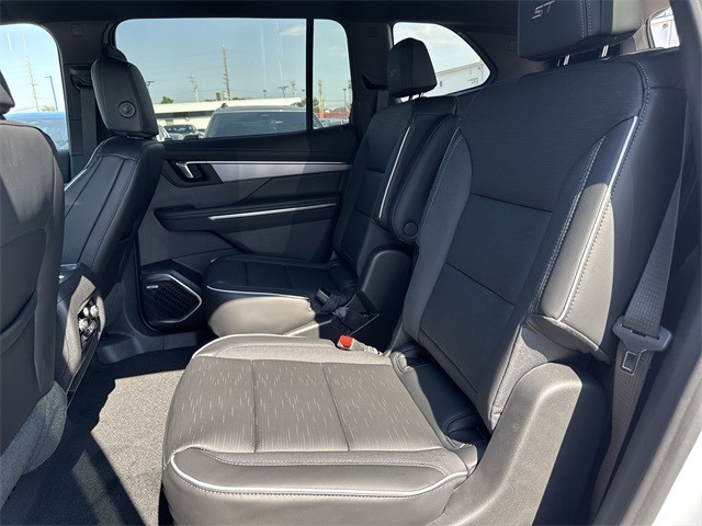 Buick Enclave Vehicle Full-screen Gallery Image 22