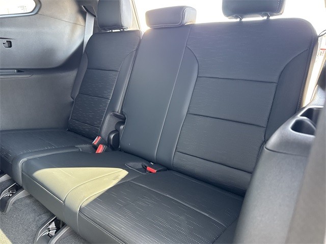 Buick Enclave Vehicle Full-screen Gallery Image 23