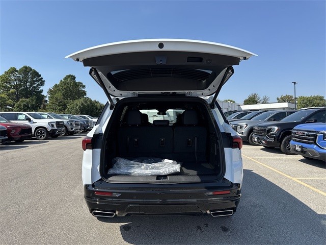 Buick Enclave Vehicle Full-screen Gallery Image 24