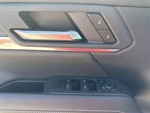 GMC Terrain Vehicle Full-screen Gallery Image 13