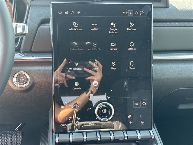 GMC Terrain Vehicle Full-screen Gallery Image 16