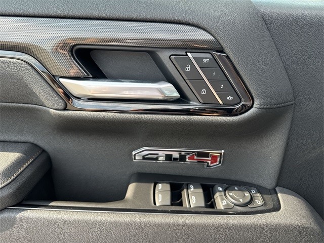 GMC Sierra 1500 Vehicle Full-screen Gallery Image 13