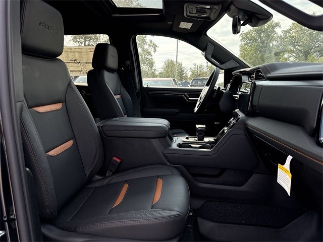 GMC Sierra 1500 Vehicle Full-screen Gallery Image 25