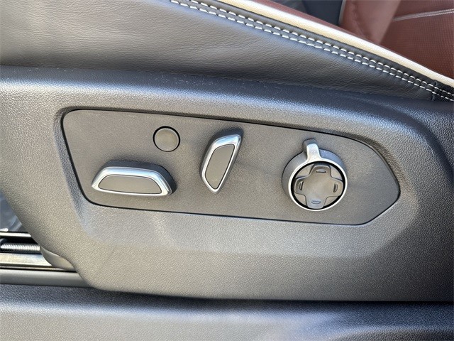 GMC Sierra 1500 Vehicle Full-screen Gallery Image 12