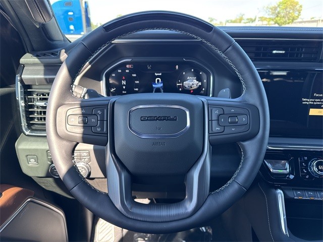 GMC Sierra 1500 Vehicle Full-screen Gallery Image 14