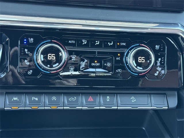 GMC Sierra 1500 Vehicle Full-screen Gallery Image 19