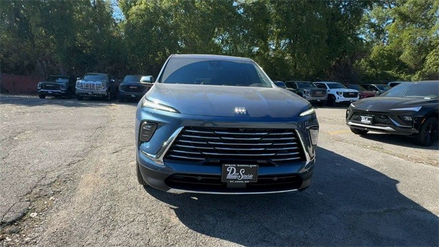 Buick Enclave Vehicle Full-screen Gallery Image 03