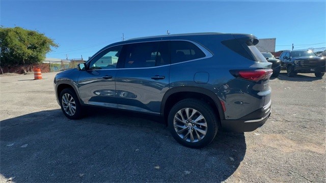 Buick Enclave Vehicle Full-screen Gallery Image 06