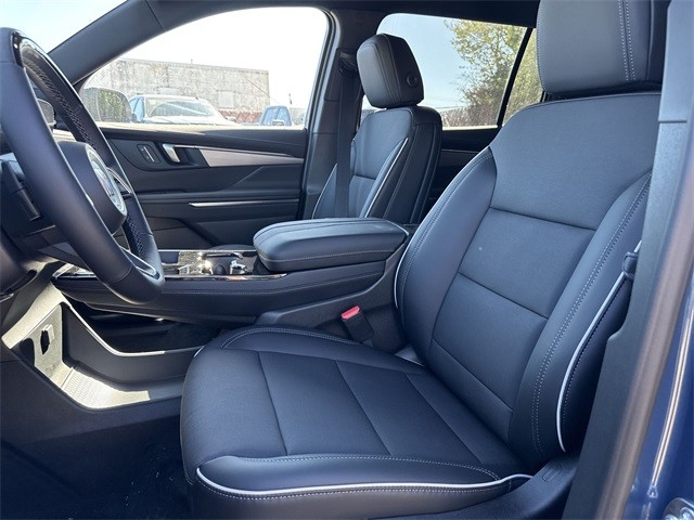 Buick Enclave Vehicle Full-screen Gallery Image 11