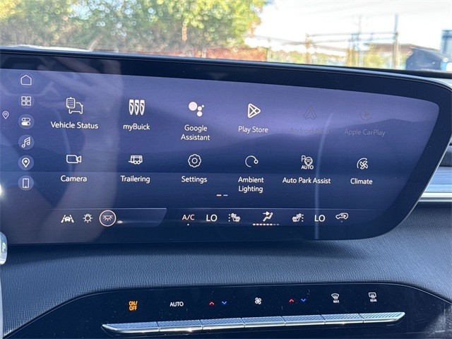 Buick Enclave Vehicle Full-screen Gallery Image 16