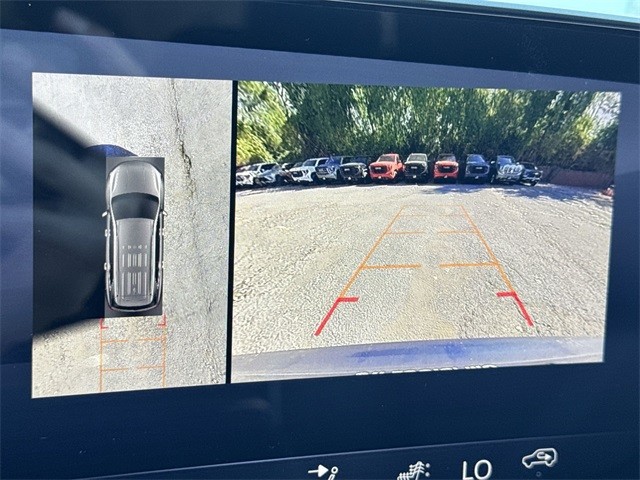 Buick Enclave Vehicle Full-screen Gallery Image 17