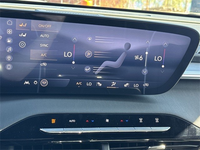 Buick Enclave Vehicle Full-screen Gallery Image 19