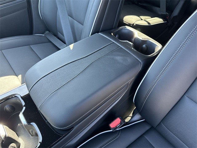 Buick Enclave Vehicle Full-screen Gallery Image 21