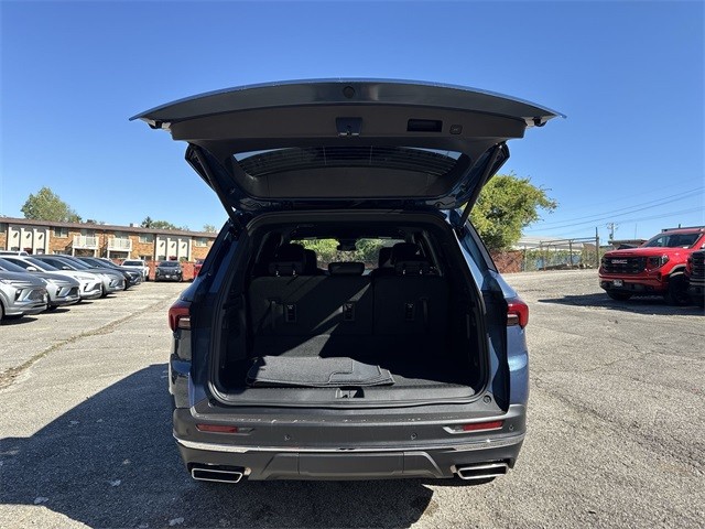 Buick Enclave Vehicle Full-screen Gallery Image 24