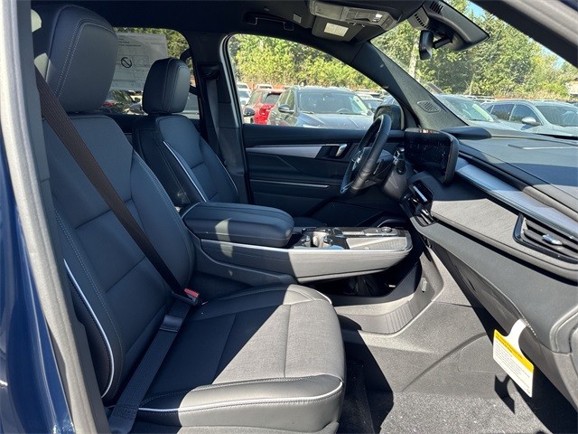 Buick Enclave Vehicle Full-screen Gallery Image 25