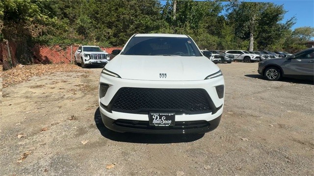 Buick Enclave Vehicle Full-screen Gallery Image 03