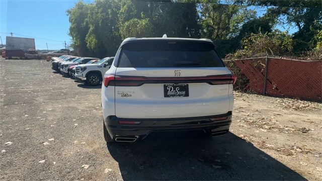 Buick Enclave Vehicle Full-screen Gallery Image 07