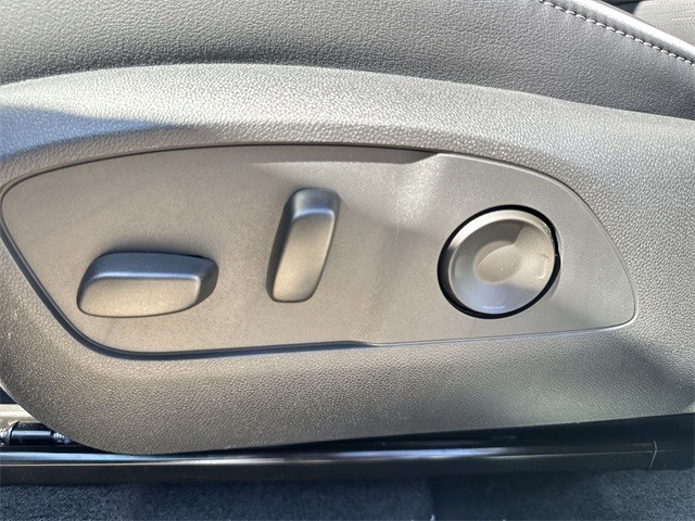 Buick Enclave Vehicle Full-screen Gallery Image 12