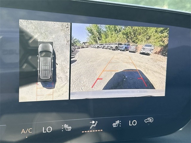 Buick Enclave Vehicle Full-screen Gallery Image 17