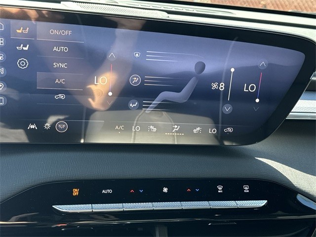 Buick Enclave Vehicle Full-screen Gallery Image 19