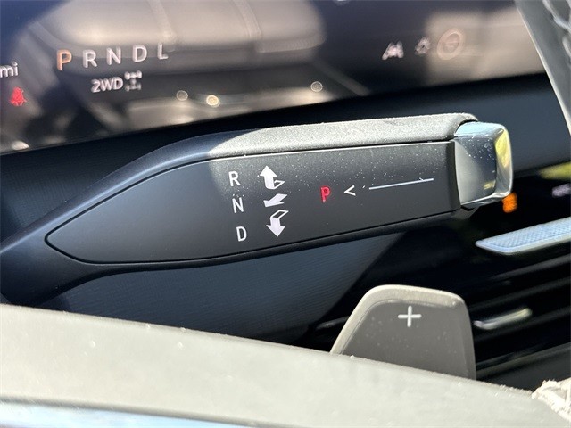 Buick Enclave Vehicle Full-screen Gallery Image 20