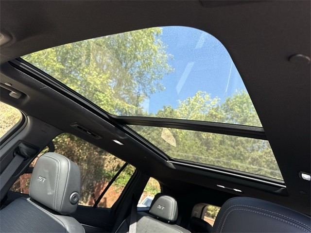 Buick Enclave Vehicle Full-screen Gallery Image 22