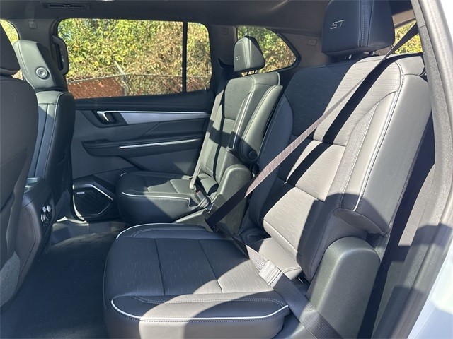 Buick Enclave Vehicle Full-screen Gallery Image 23