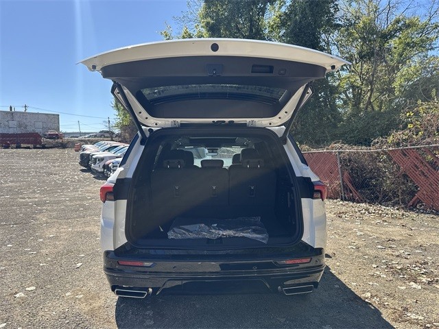 Buick Enclave Vehicle Full-screen Gallery Image 25