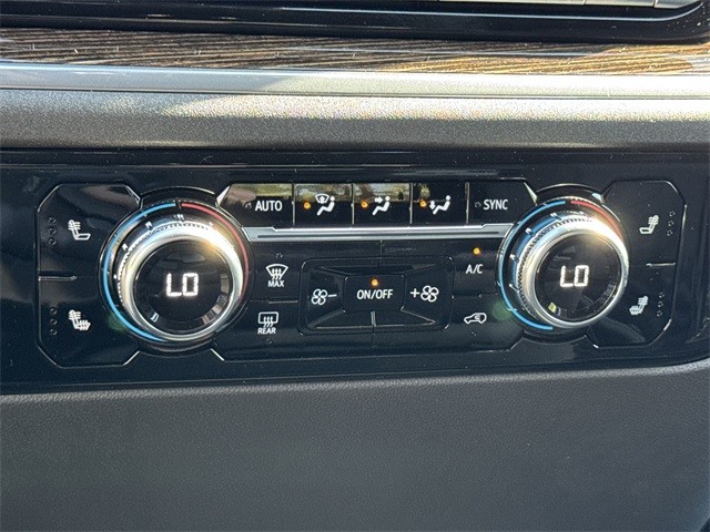 GMC Sierra 1500 Vehicle Full-screen Gallery Image 19