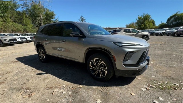 Buick Enclave Vehicle Full-screen Gallery Image 02