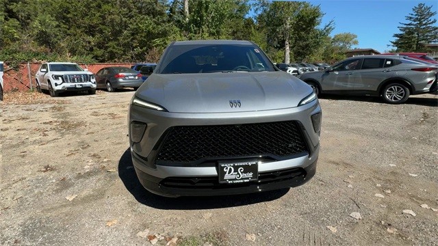 Buick Enclave Vehicle Full-screen Gallery Image 03
