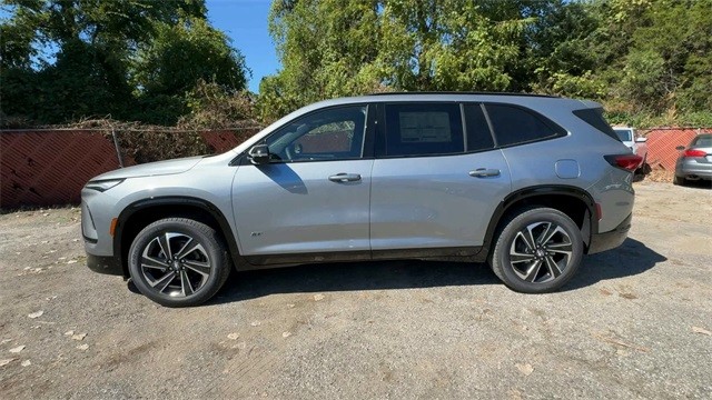 Buick Enclave Vehicle Full-screen Gallery Image 05