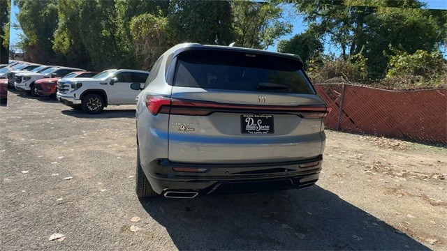Buick Enclave Vehicle Full-screen Gallery Image 07
