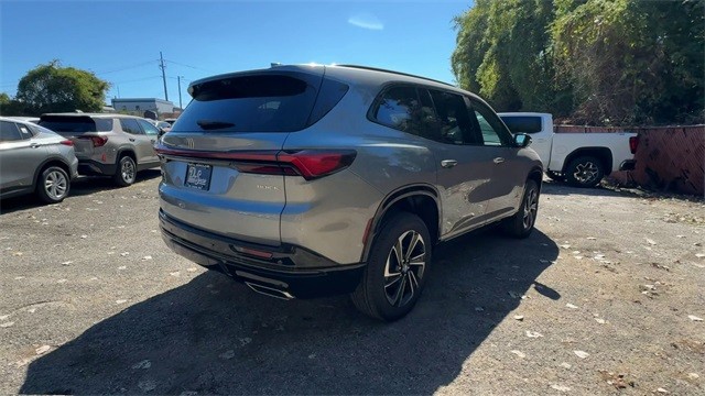 Buick Enclave Vehicle Full-screen Gallery Image 08