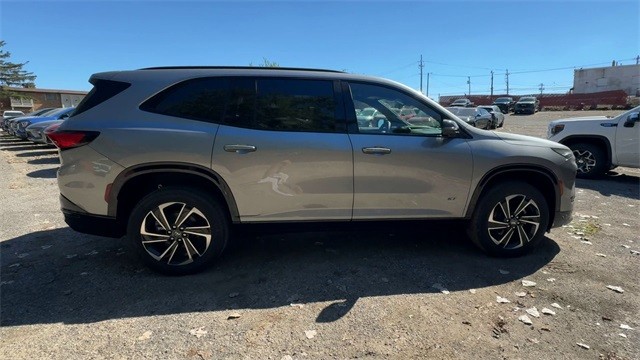 Buick Enclave Vehicle Full-screen Gallery Image 09