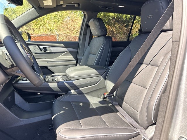 Buick Enclave Vehicle Full-screen Gallery Image 11