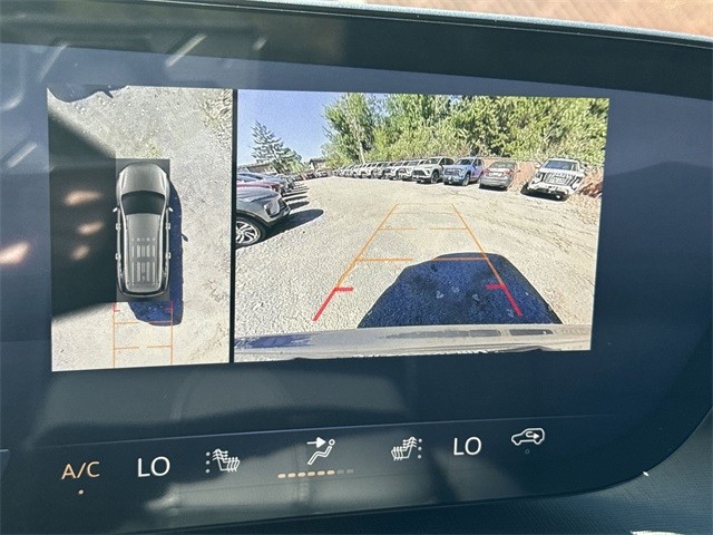 Buick Enclave Vehicle Full-screen Gallery Image 17