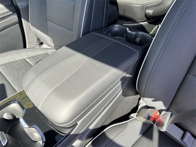 Buick Enclave Vehicle Full-screen Gallery Image 21