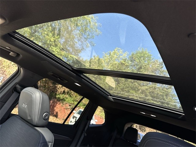 Buick Enclave Vehicle Full-screen Gallery Image 22