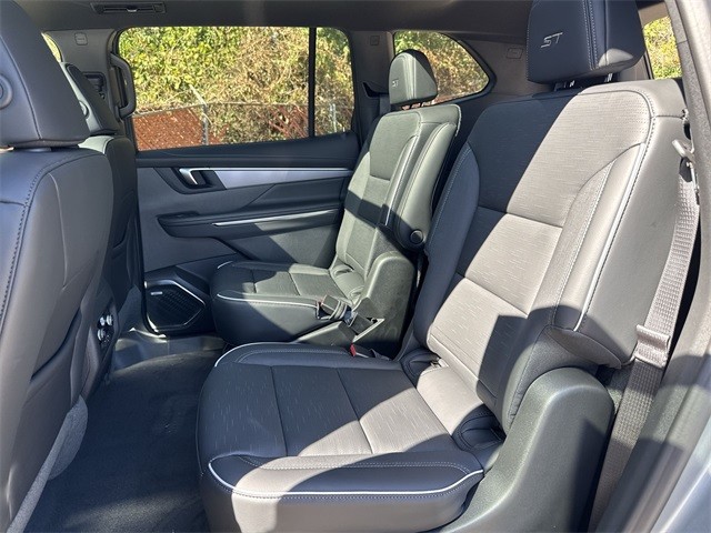 Buick Enclave Vehicle Full-screen Gallery Image 23