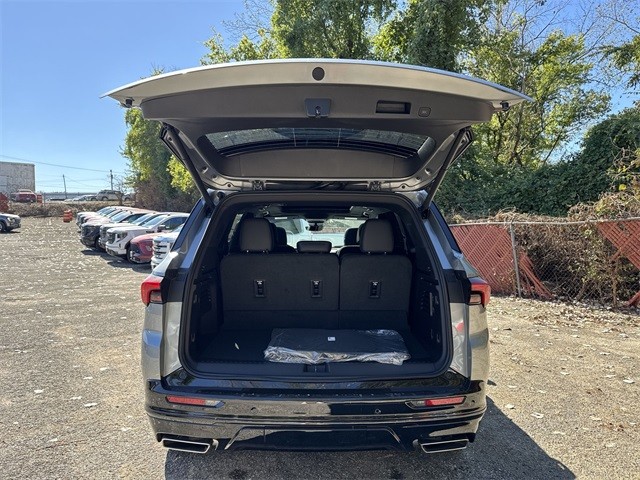 Buick Enclave Vehicle Full-screen Gallery Image 25