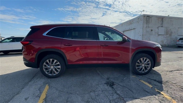 Buick Enclave Vehicle Full-screen Gallery Image 09