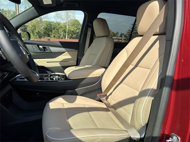 Buick Enclave Vehicle Full-screen Gallery Image 11