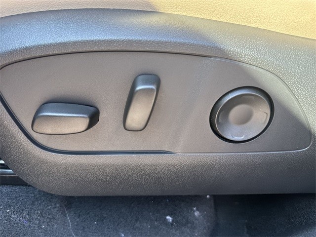 Buick Enclave Vehicle Full-screen Gallery Image 12