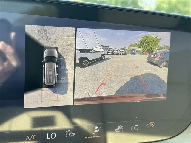 Buick Enclave Vehicle Full-screen Gallery Image 17